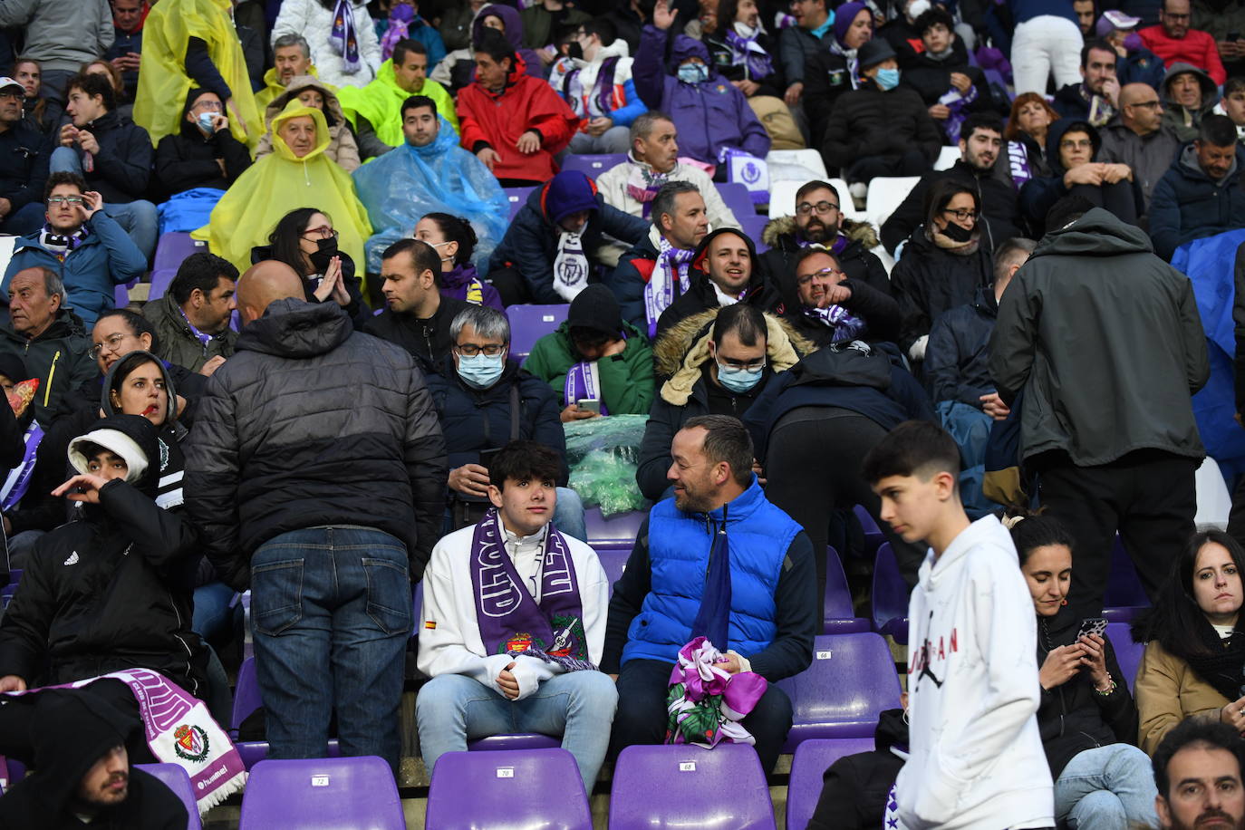 Aficionados en las gradas del Zorrilla durante el encuentro con la Real Sociedad B. 