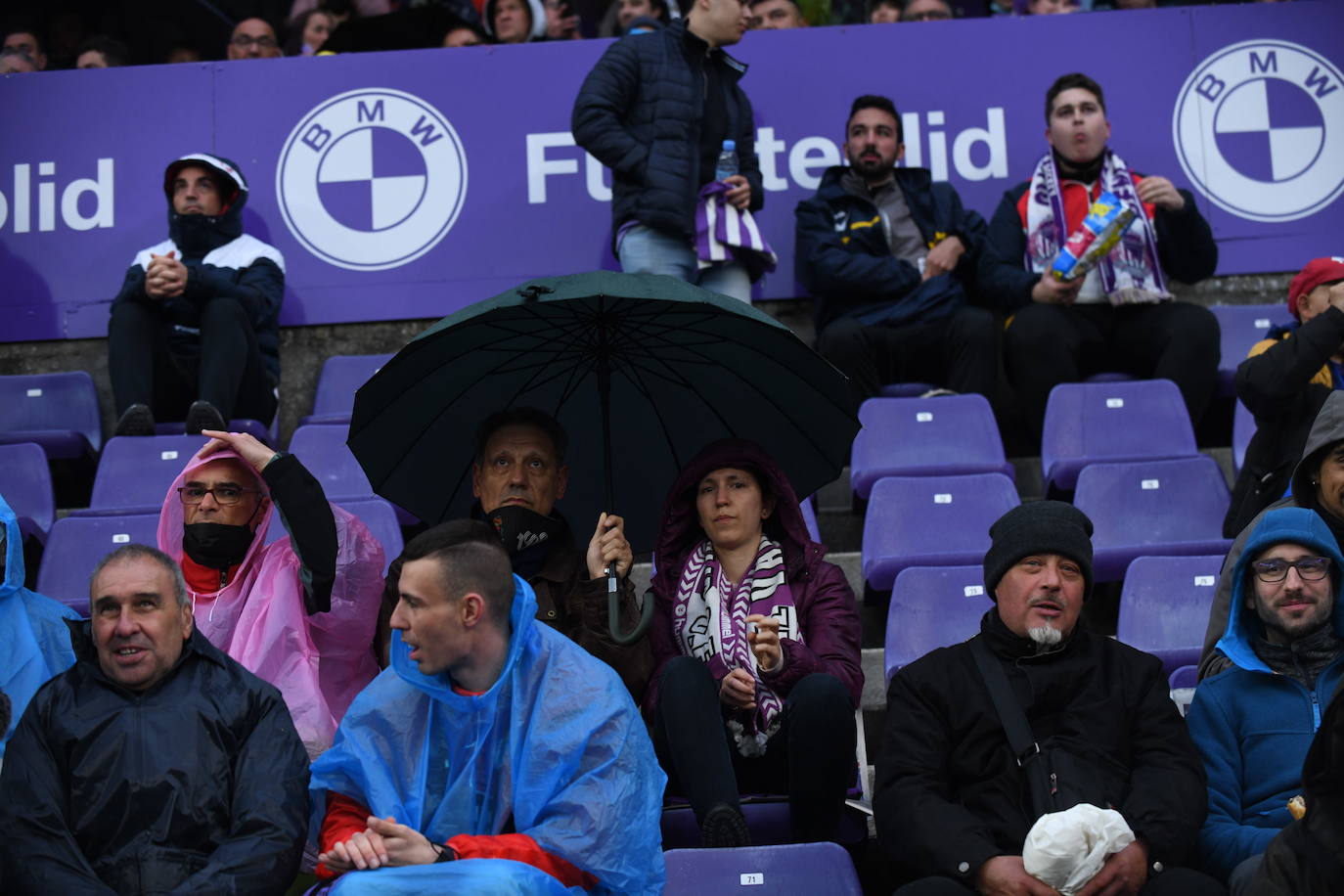 Aficionados en las gradas del Zorrilla durante el encuentro con la Real Sociedad B. 