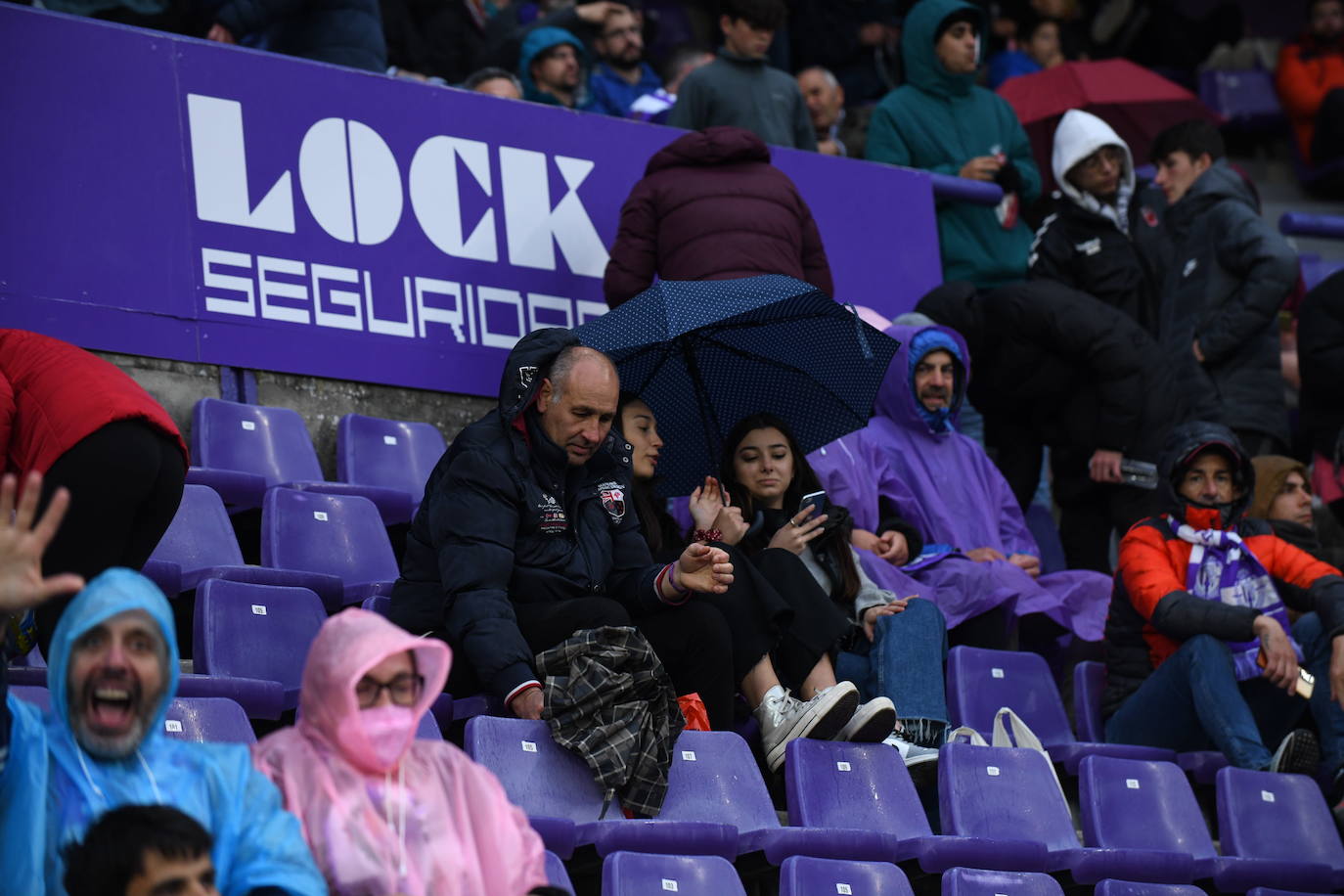 Aficionados en las gradas del Zorrilla durante el encuentro con la Real Sociedad B. 