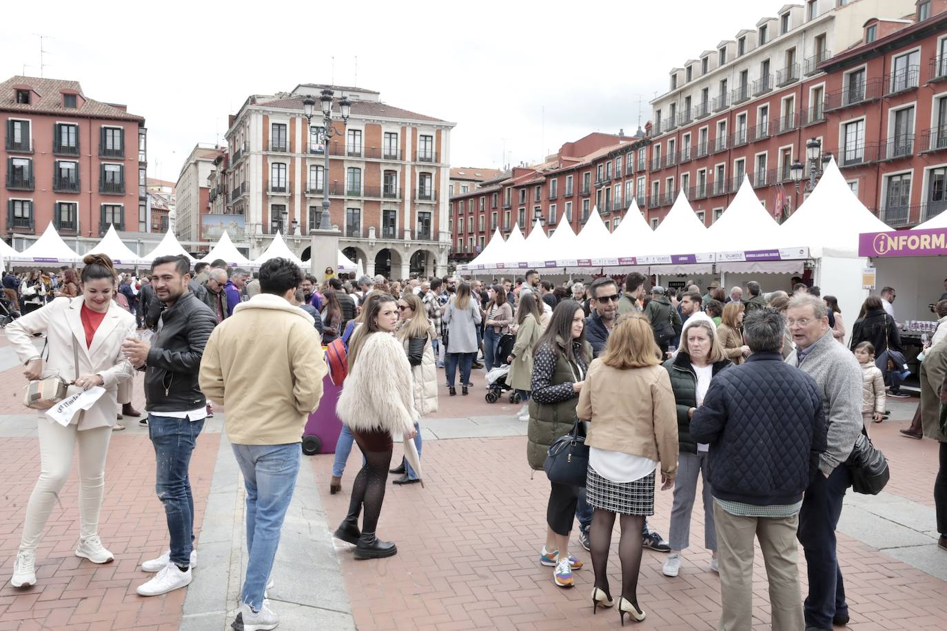 La jornada del lunes en la Plaza Mayor del Vino. 