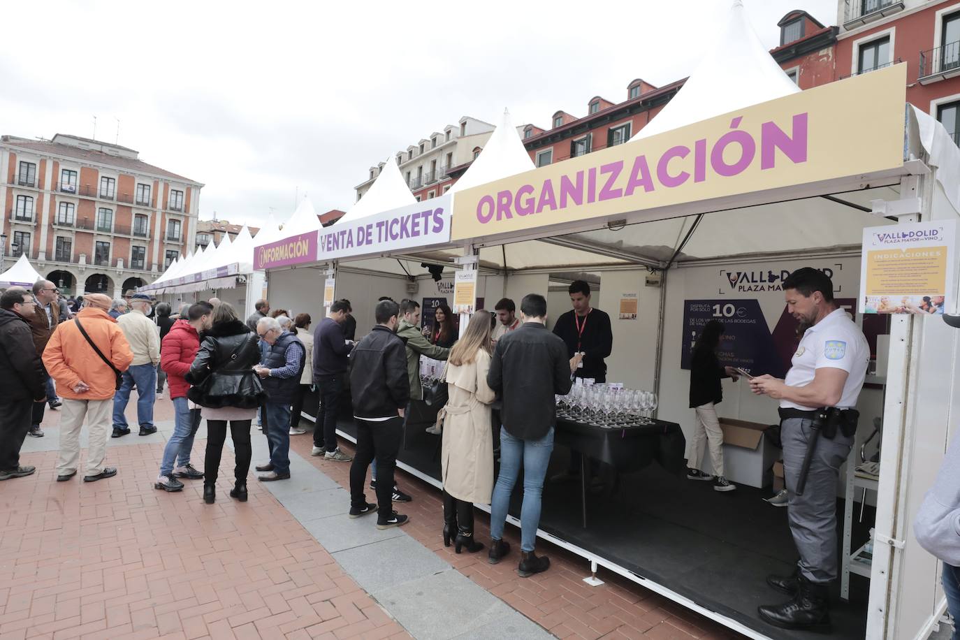 La jornada del lunes en la Plaza Mayor del Vino. 