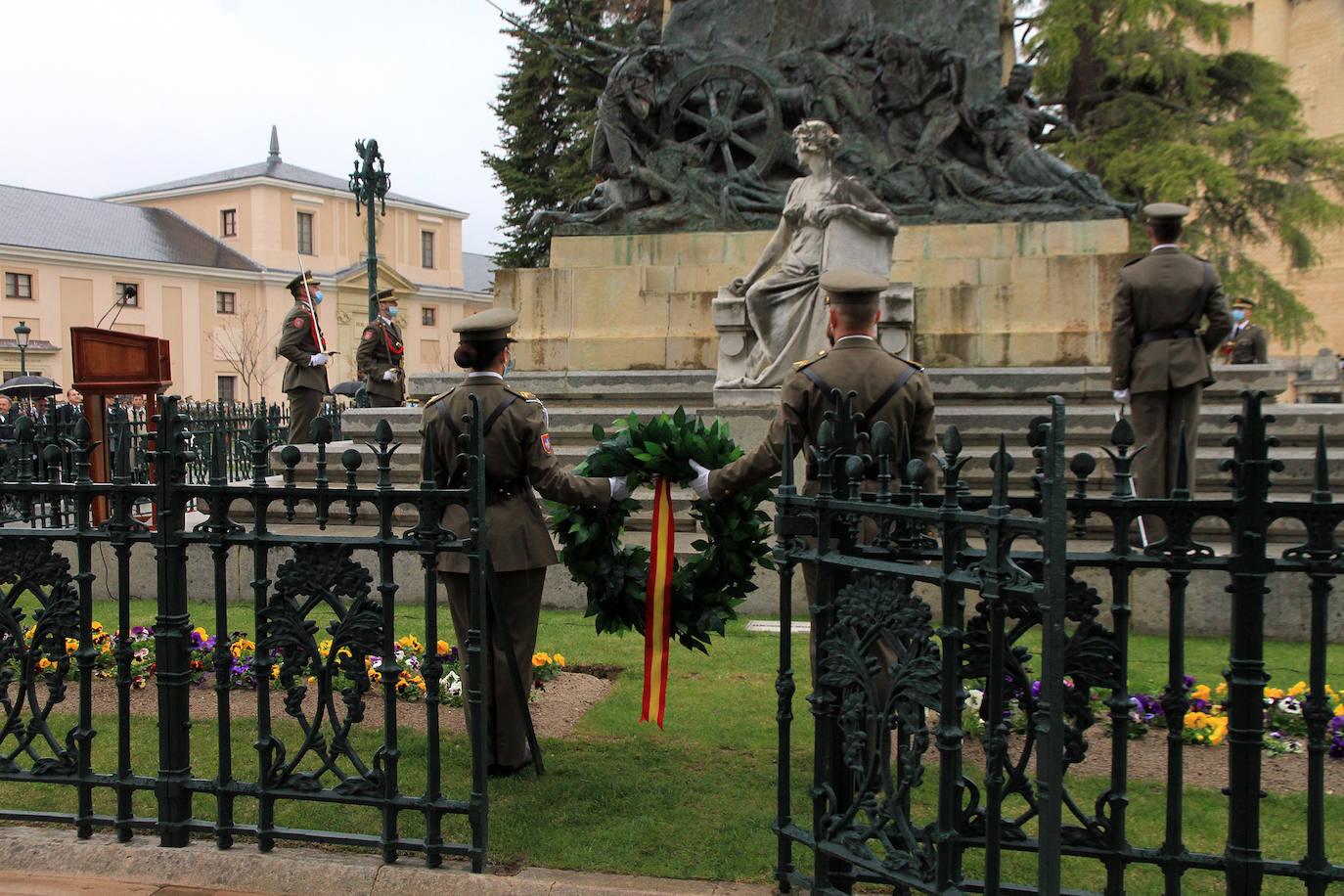 Ofrenda floral este lunes ante el monumento a Daoiz y Velarde.