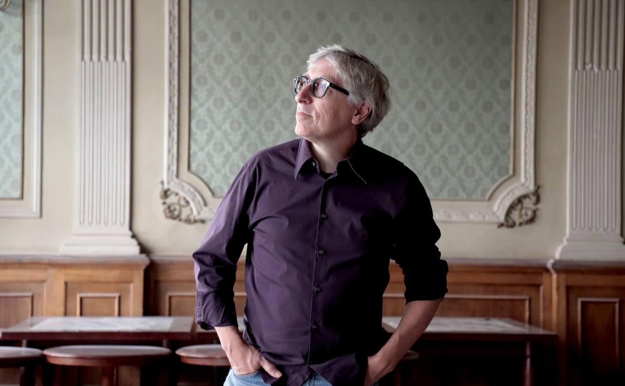 David Trueba, en el Círculo de Recreo, antes de iniciar la conversación con Angélica Tanarro. 