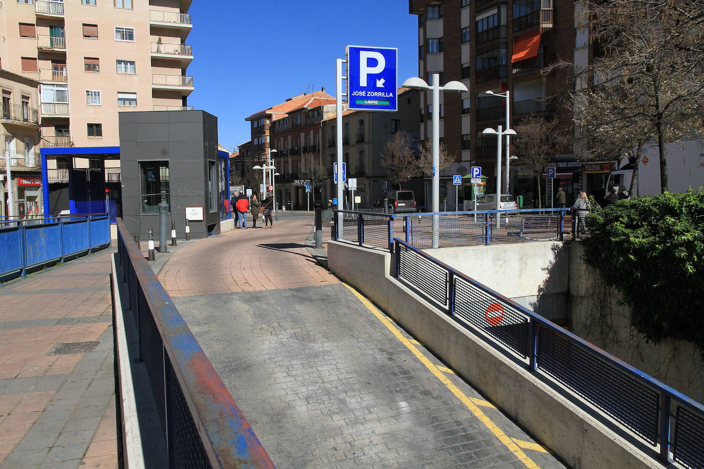 Acceso al aparcamiento subterráneo de José Zorrila.