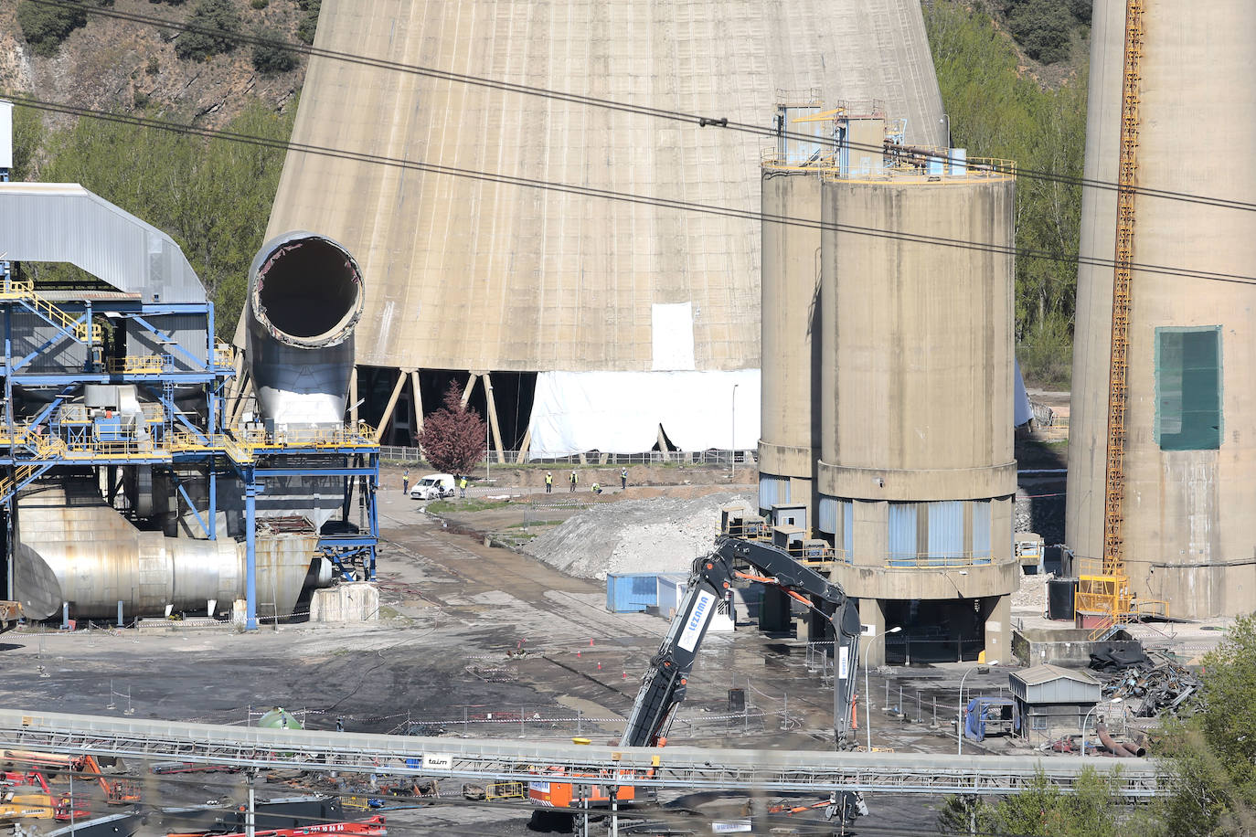 Fotos: Voladura de las torres de la central térmica de La Robla