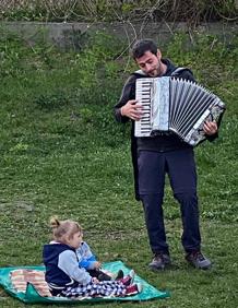 Imagen secundaria 2 - Fetén Fetén: el grupo castellano que llevó la música a escuelas y hospitales de Ucrania