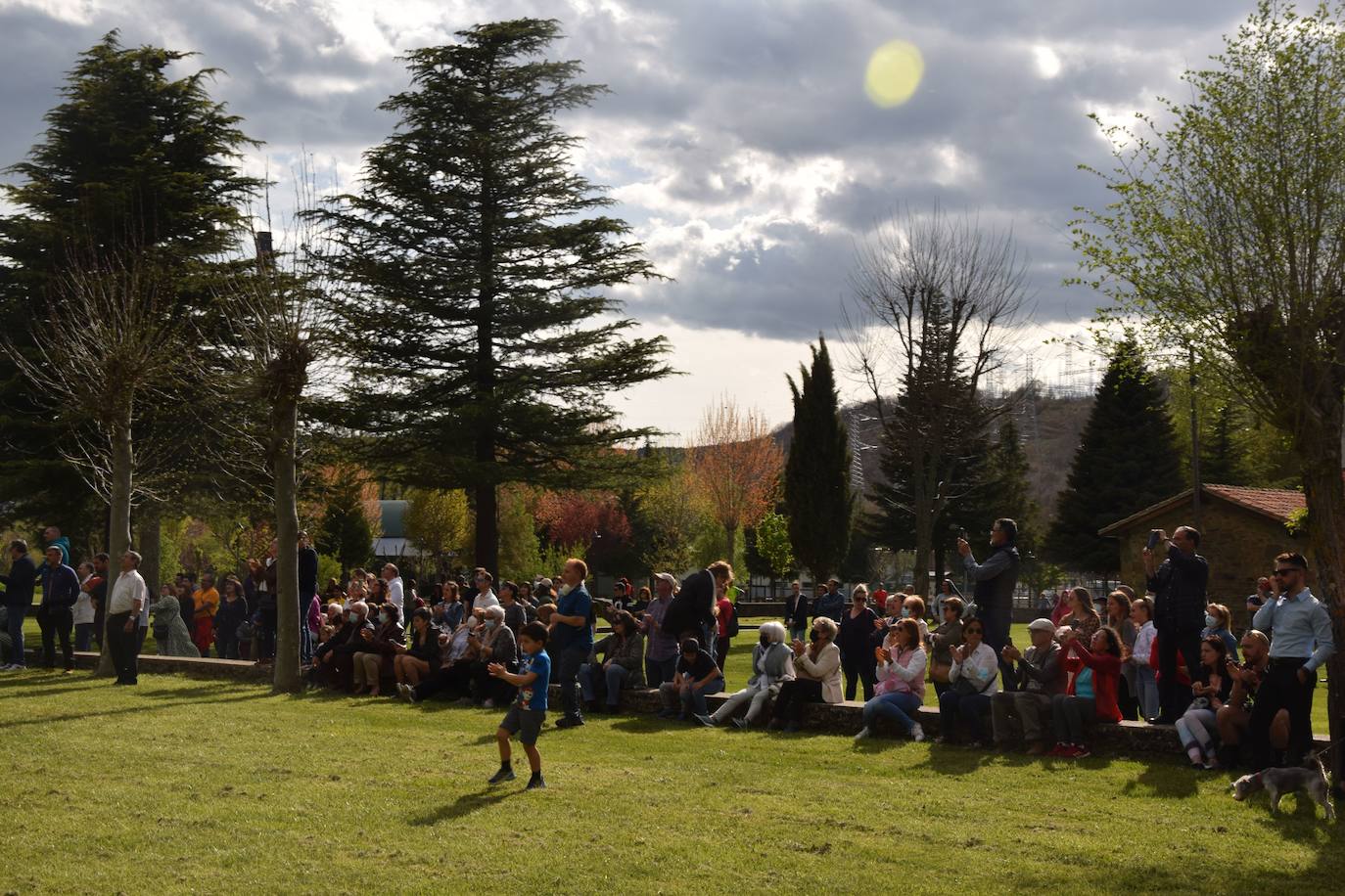 Fotos: Velilla recupera la &#039;Pinada del Mayo&#039;