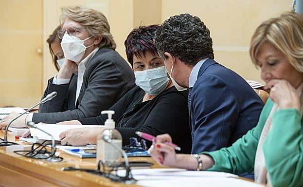 La renuncia obliga a la tercera reestructuración del gobierno