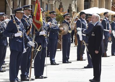 Imagen secundaria 1 - Decenas de civiles juran bandera en la Plaza Mayor de Ciudad Rodrigo