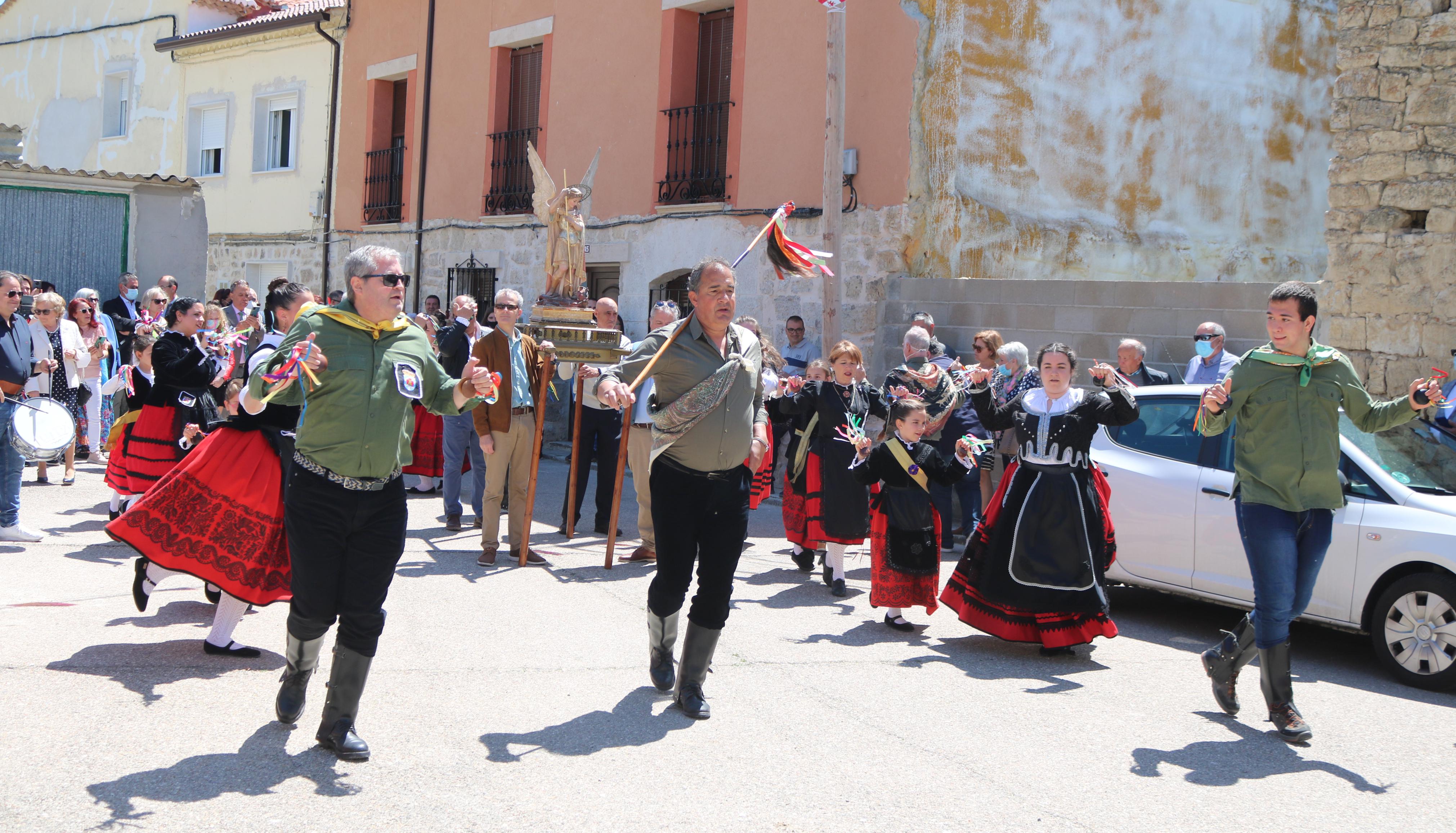 Los hornilleros danzaron en honor a San Miguel Arcángel