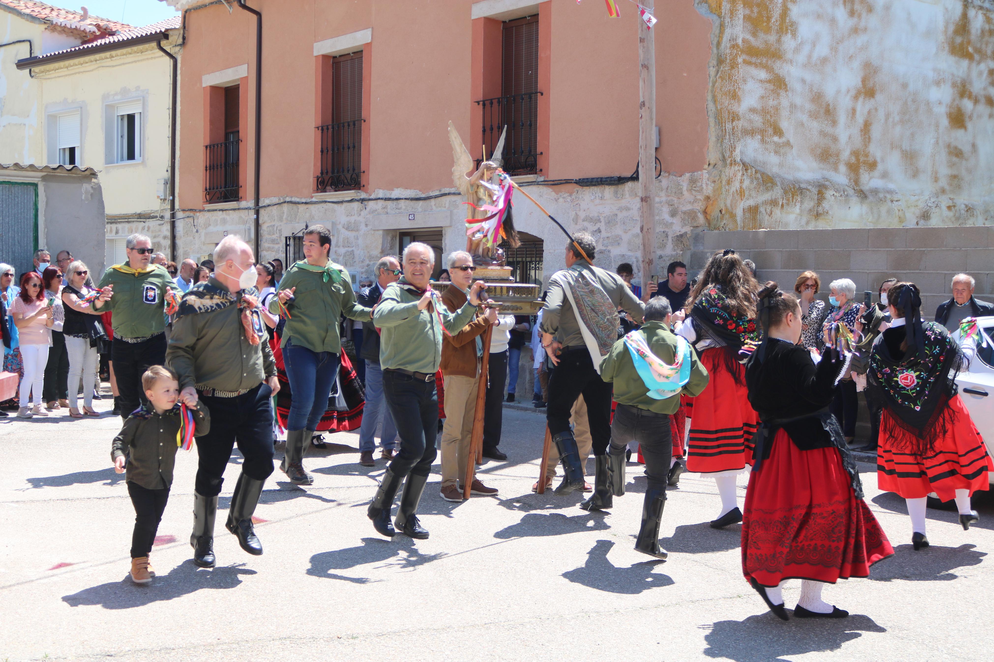 Los hornilleros danzaron en honor a San Miguel Arcángel