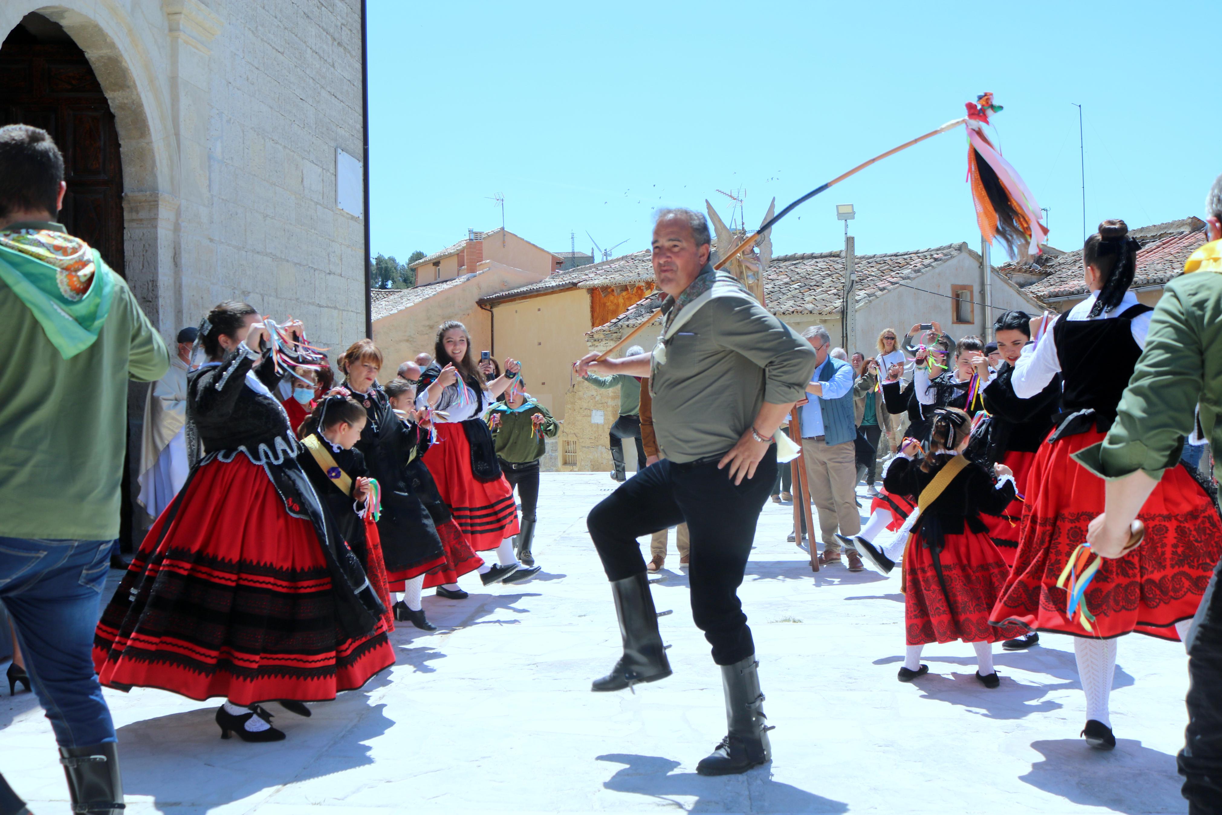 Los hornilleros danzaron en honor a San Miguel Arcángel