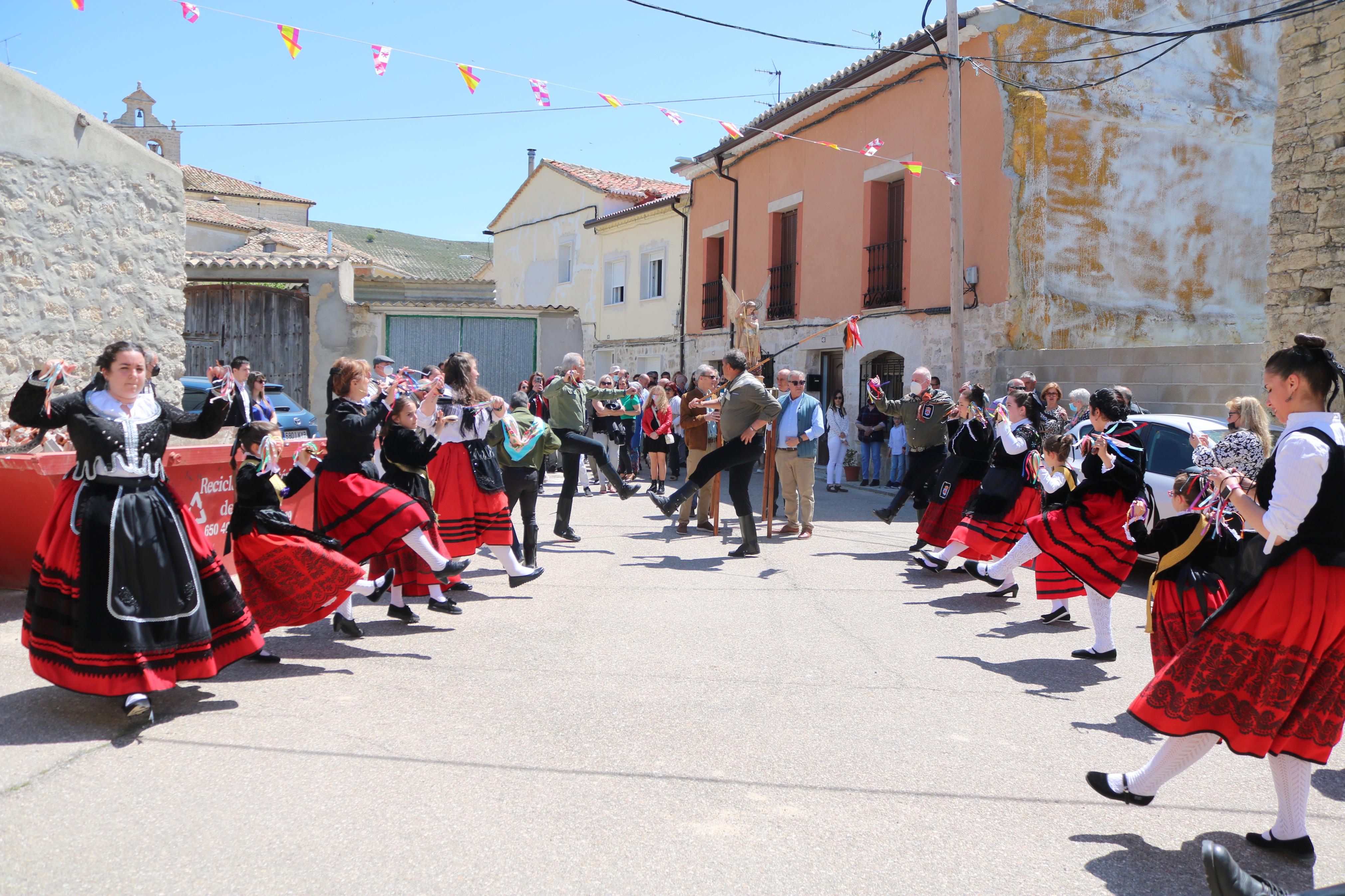 Los hornilleros danzaron en honor a San Miguel Arcángel