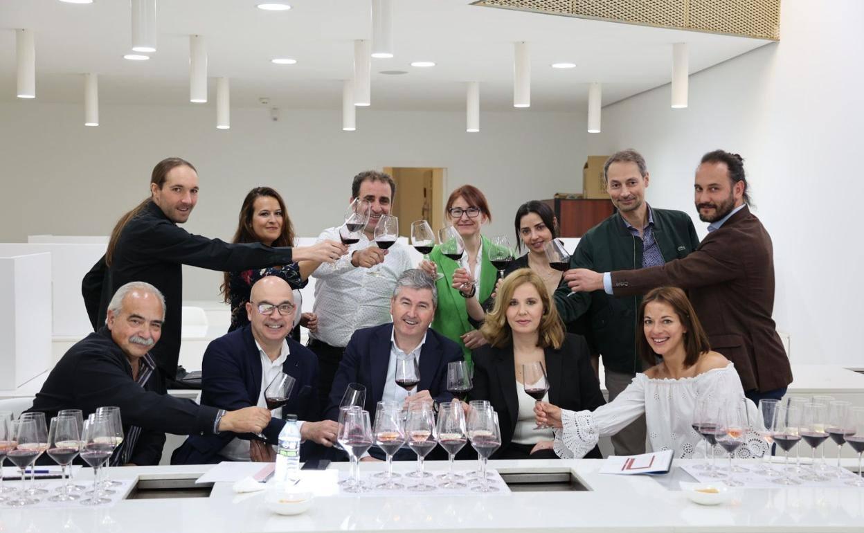 Los integrantes del comité de cata de calificación de la añada 2021. 