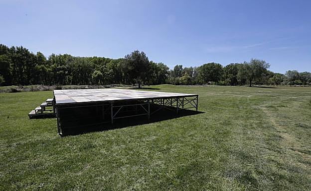 Escenario colocado en el parque Ribera Sur.