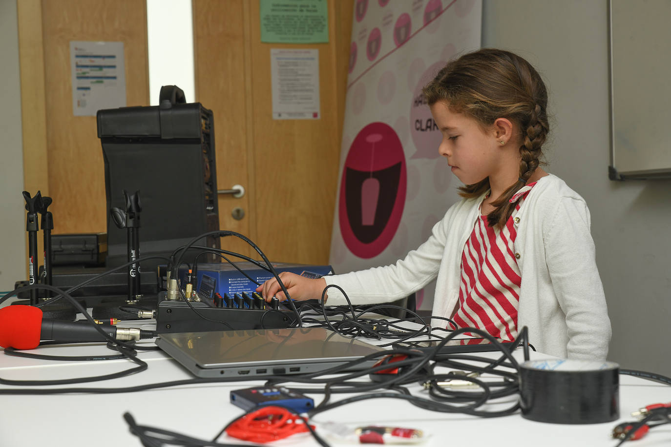 Taller de radio, en el Centro Cívico Canal de Castilla. 