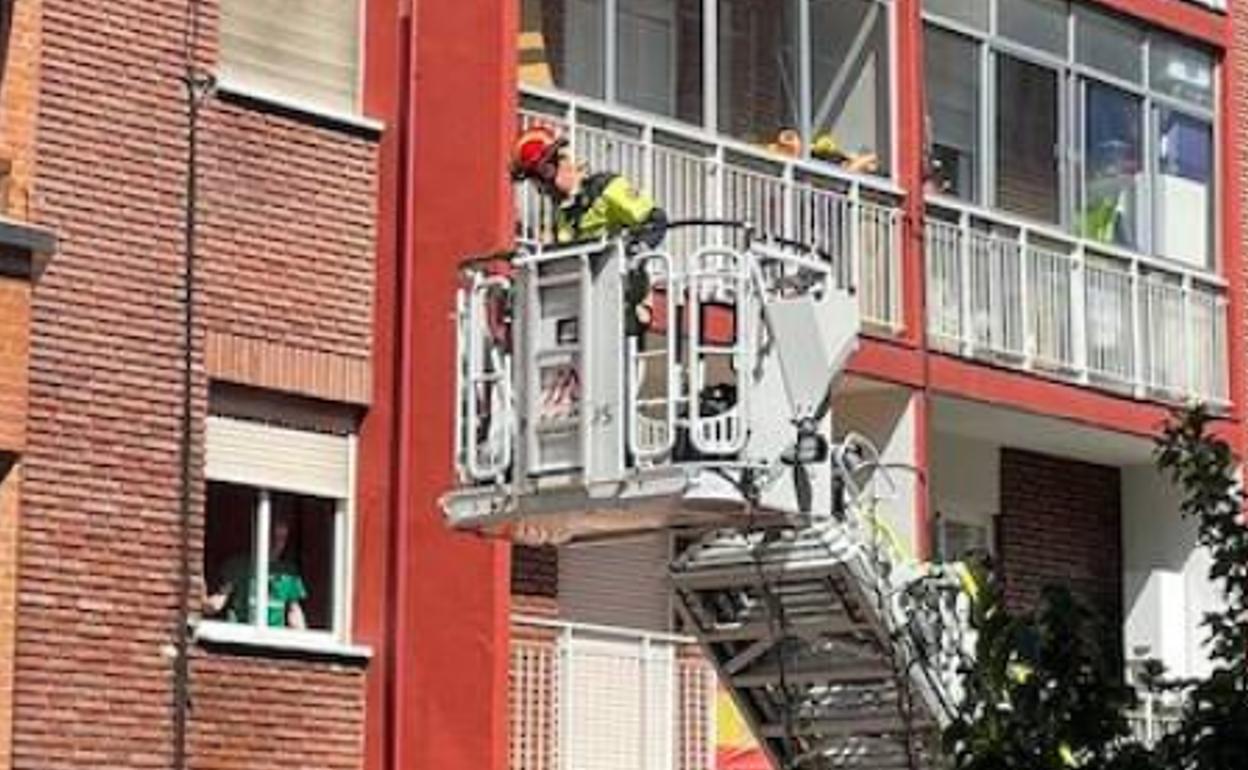 Imagen de archivo del rescate del lunes en la carretera de Rueda. 