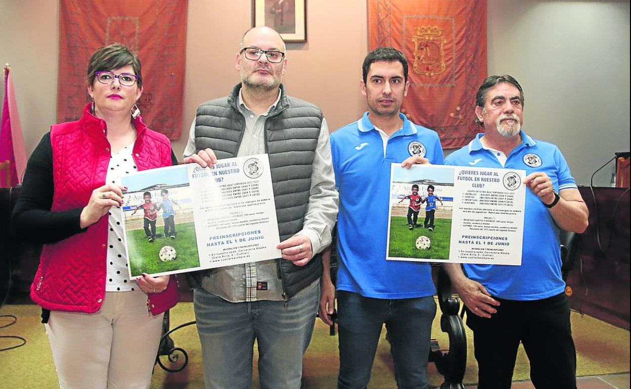 Momento de la presentación de la escuela fútbol base CD Cuéllar. 