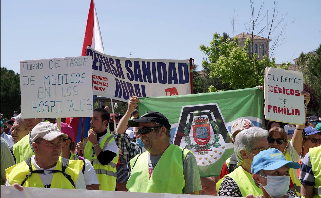 Concentración por la mejora de la sanidad en Laciana y El Bierzo, en las Cortes. 