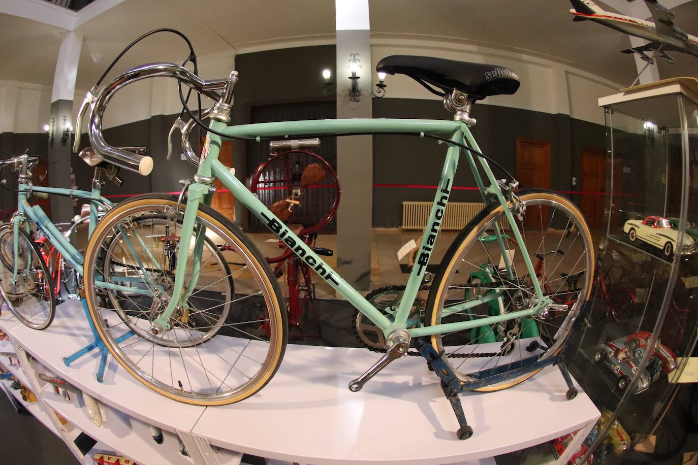 Fotos: Exposición de bicicletas antiguas en Medina de Rioseco