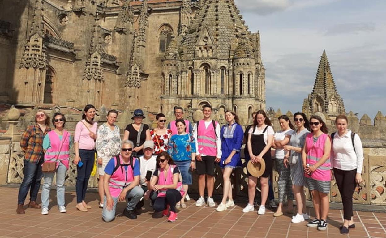 El Ayuntamiento facilita el conocimiento de la historia de Salamanca a las personas refugiadas de Ucrania