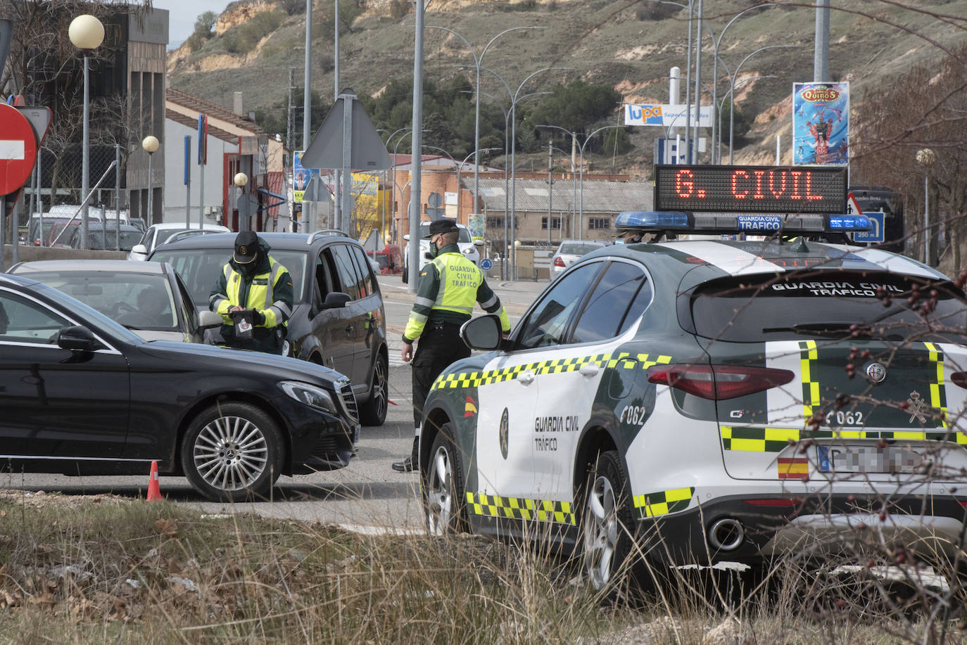 Investigan a un camionero que quintuplicaba la tasa de alcohol y perdió un contenedor en la VA-30 