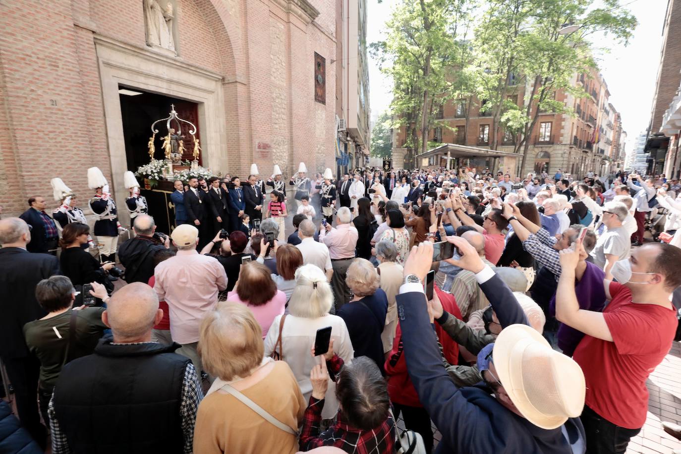 Fotos: Procesión y ofrenda floral a San Pedro Regalado en Valladolid