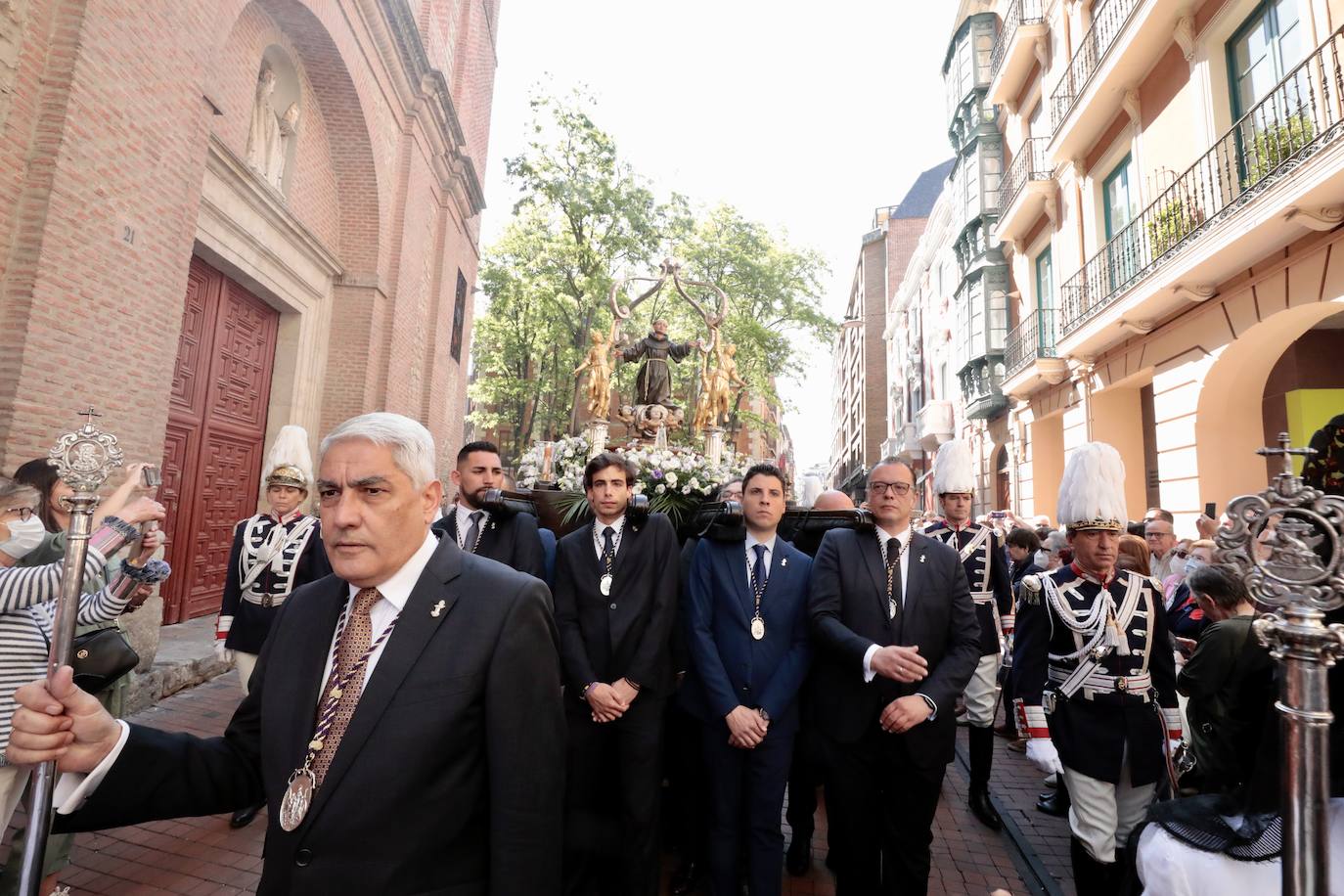 Fotos: Procesión y ofrenda floral a San Pedro Regalado en Valladolid