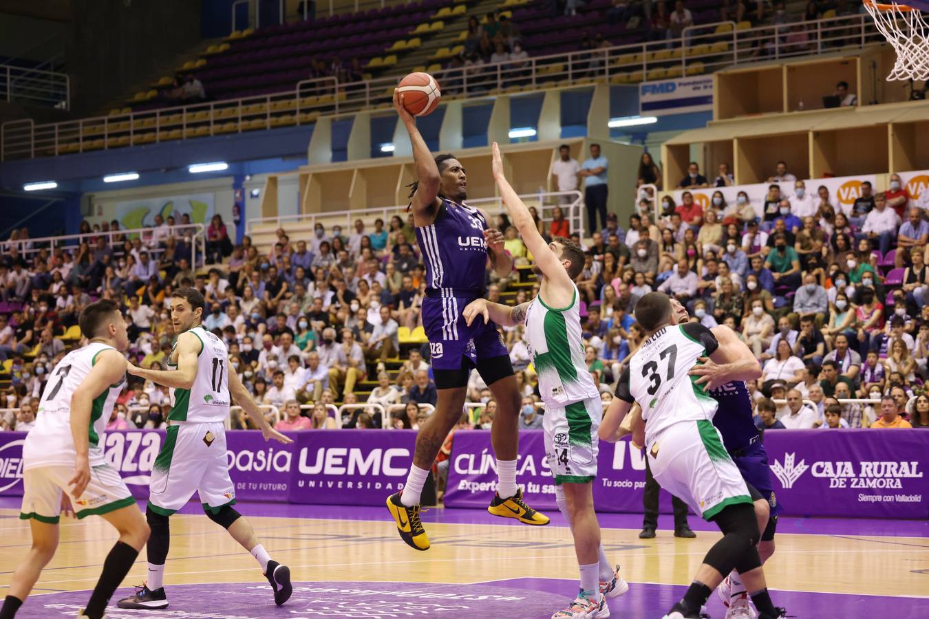 Fotos: Partido entre el Real Valladolid Baloncesto y el Cáceres (92-75)