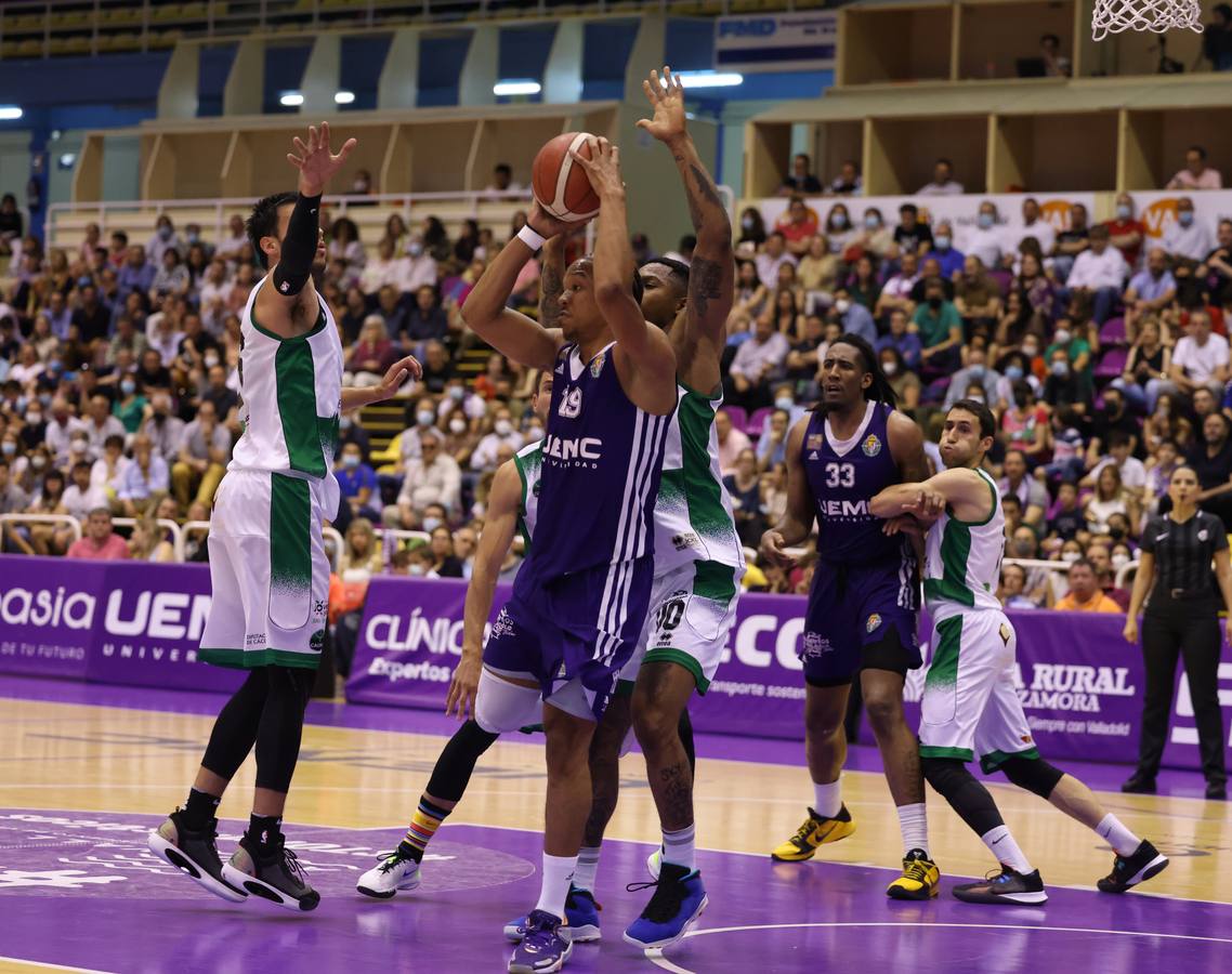 Fotos: Partido entre el Real Valladolid Baloncesto y el Cáceres (92-75)