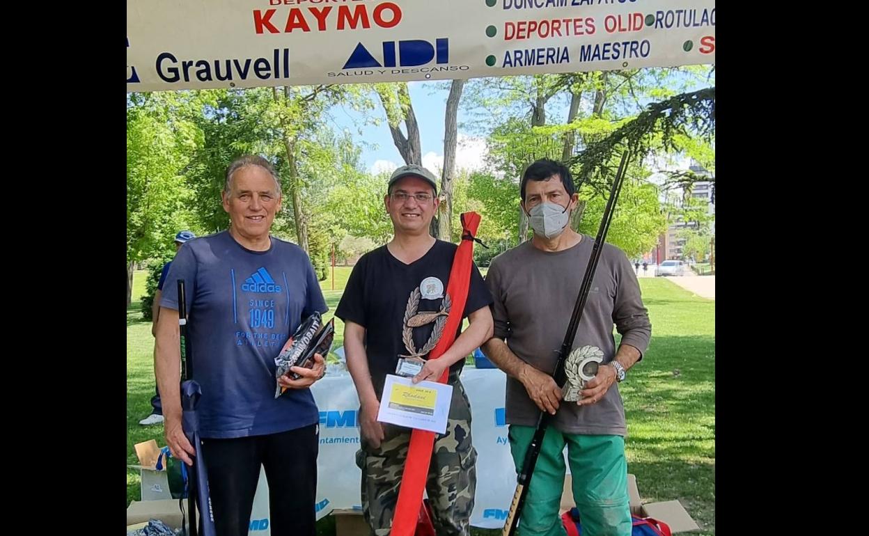 Emiliano Alcalde Martín, ganador de la prueba, junto a Alberto Martínez Salgado y por Juan Carlos Medina Álvarez. 