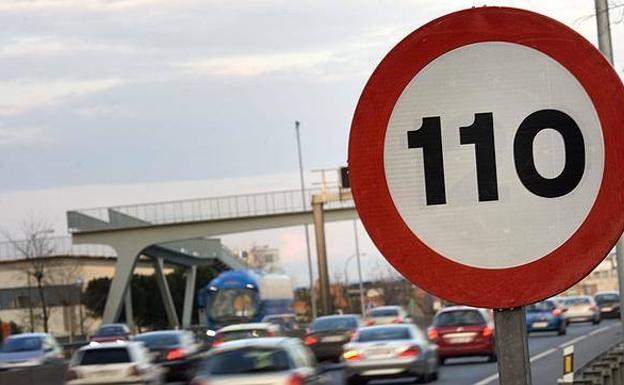 Reducir la velocidad en autovías y otras seis medidas para reducir el consumo