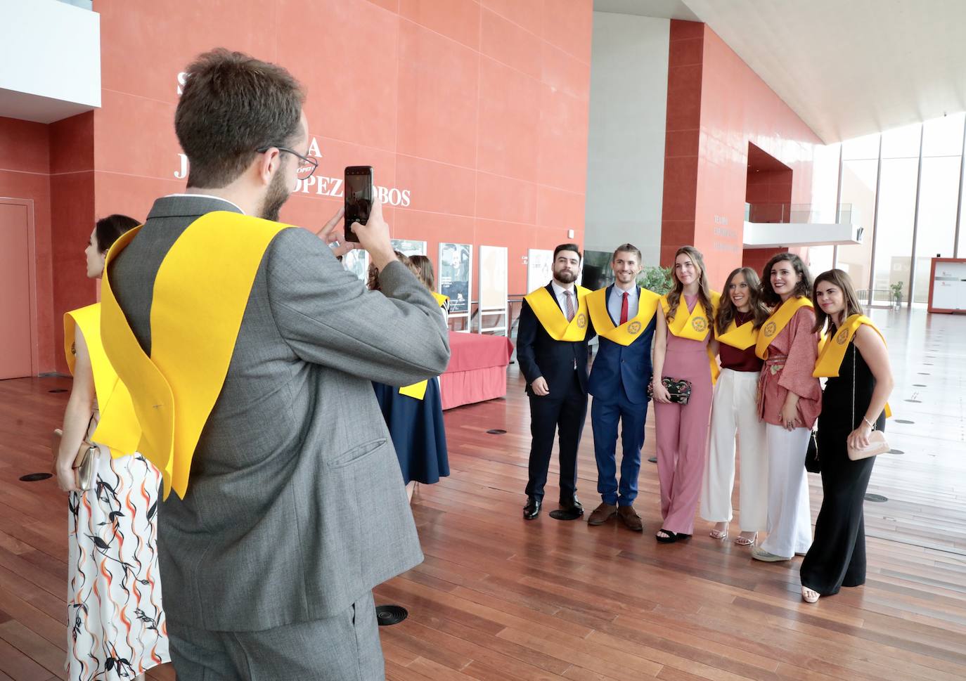 Diferentes momentos de la graduación. 