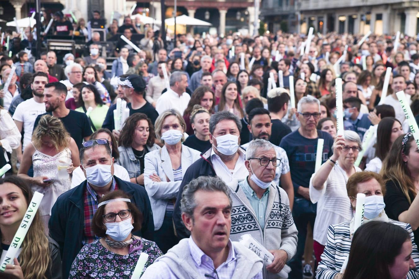 Fotos: El espectáculo de la París de Noia llega a la Plaza Mayor de Valladolid (1/2)