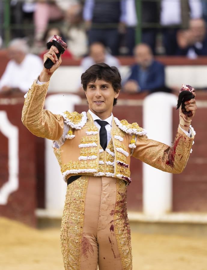 Fotos: Roca Rey y Tomás Rufo abren la puerta grande en Valladolid (1/3)
