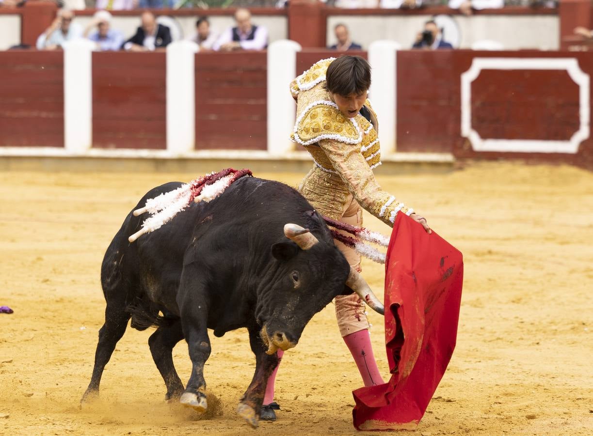 Fotos: Roca Rey y Tomás Rufo abren la puerta grande en Valladolid (3/3)