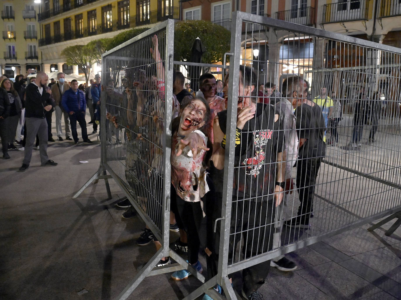 Fotos: Los zombies vuelven a las calles de Burgos en una nueva edición de Survival Zombie