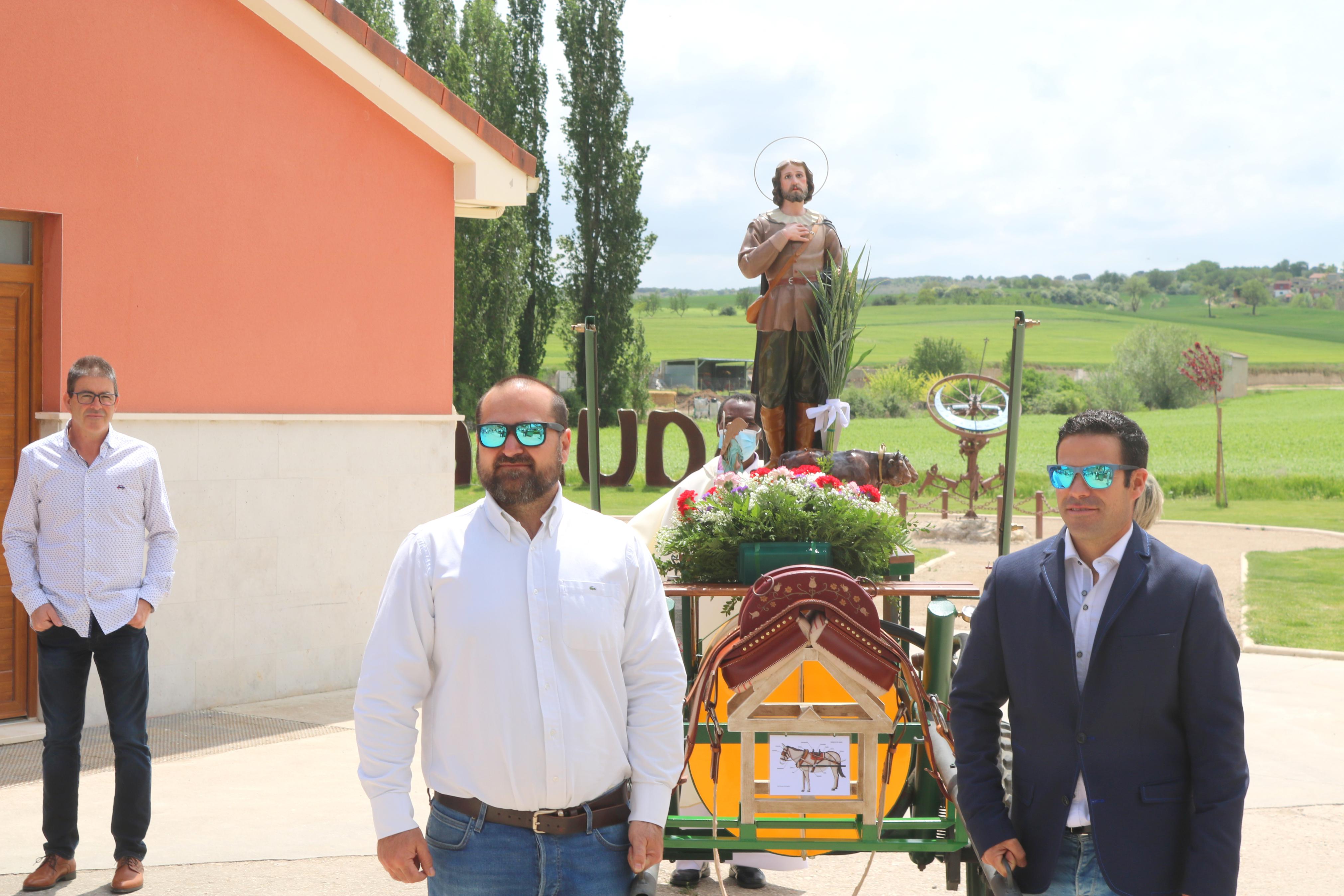 Decenas de danzantes participaron en la fiesta en honor a San Isidro Lavr