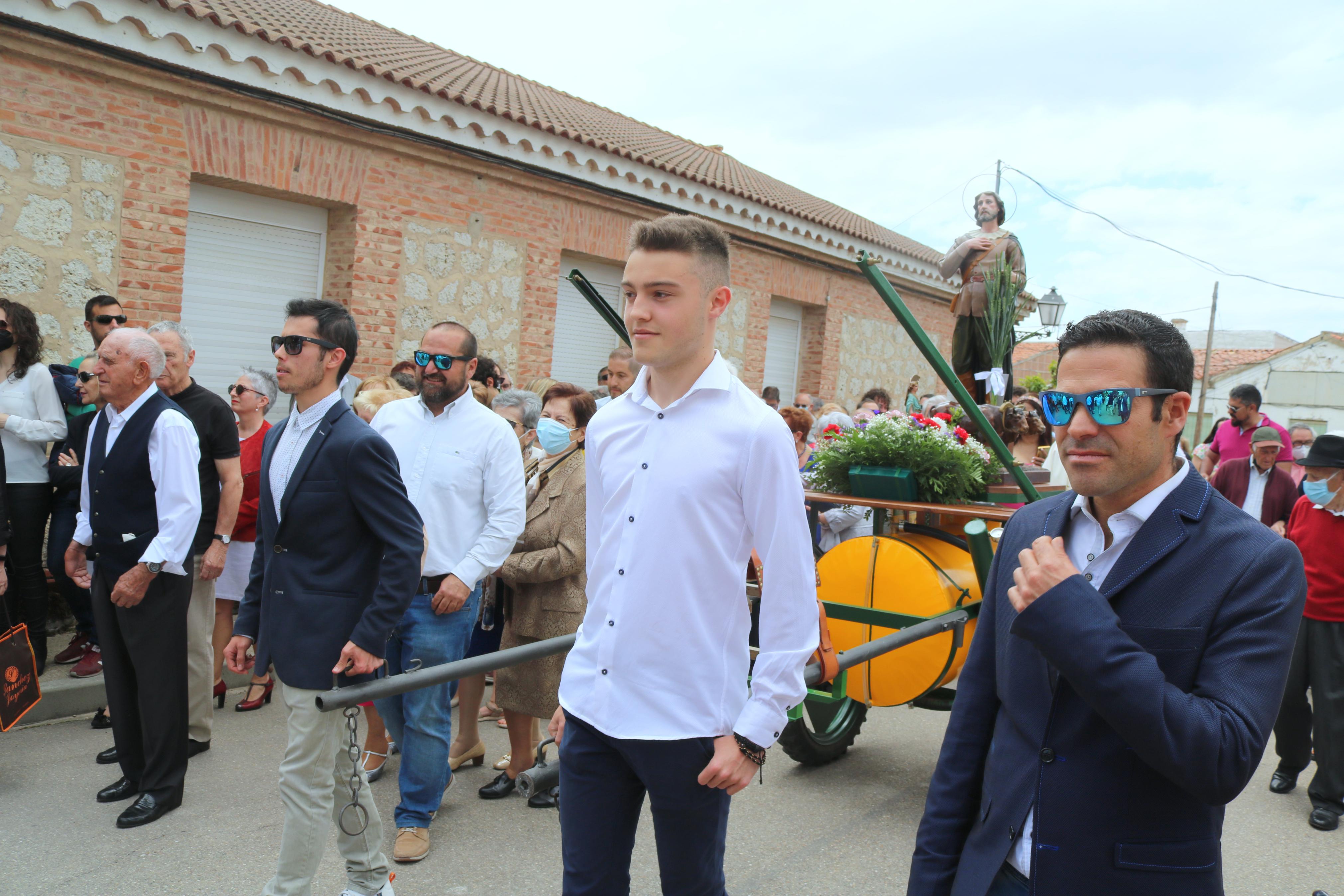 Decenas de danzantes participaron en la fiesta en honor a San Isidro Lavr