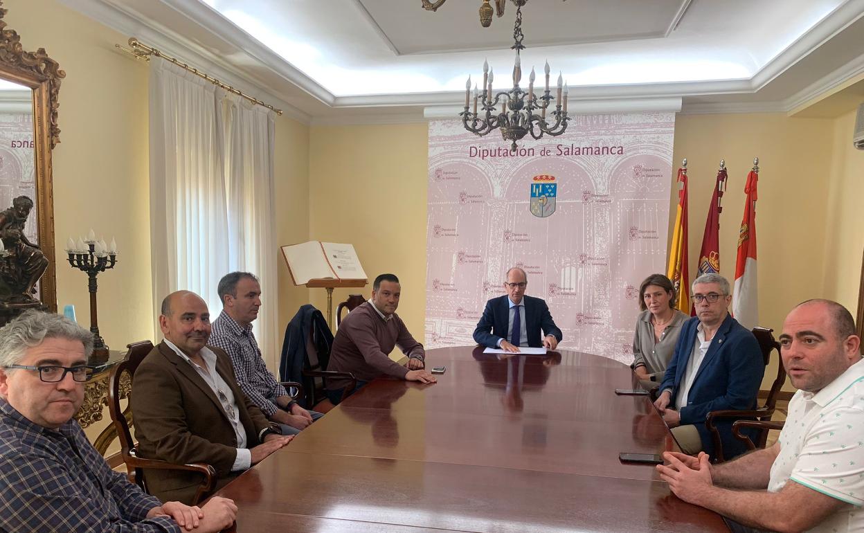 Participantes en la reunión con Iglesias. 