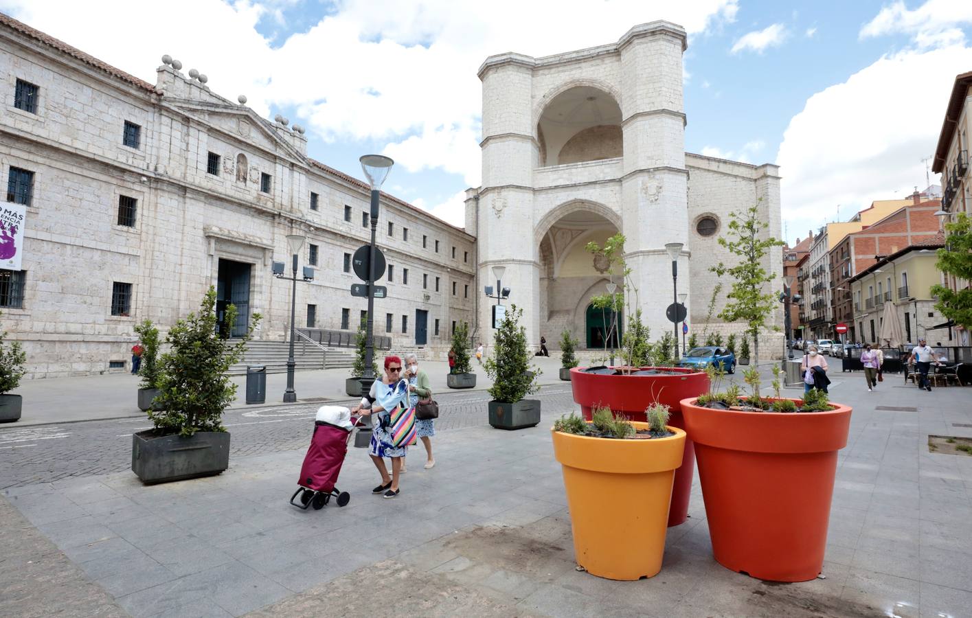 Fotos: Macetas gigantes para crear espacios verdes en el centro de Valladolid