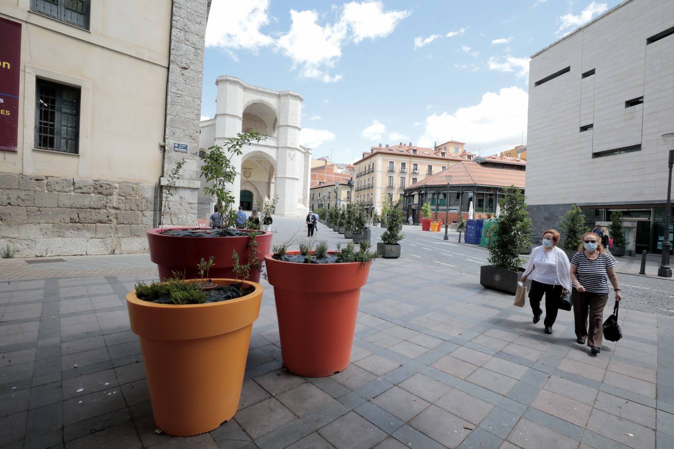 Fotos: Macetas gigantes para crear espacios verdes en el centro de Valladolid