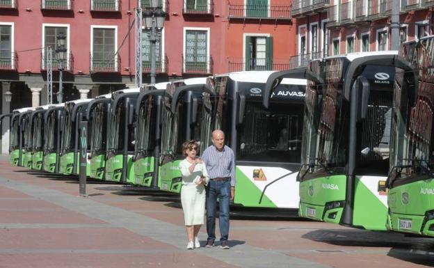 Autobuses adquiridos recientemente por el Ayuntamiento de Valladolid para un transporte público sostenible y ecológico,.