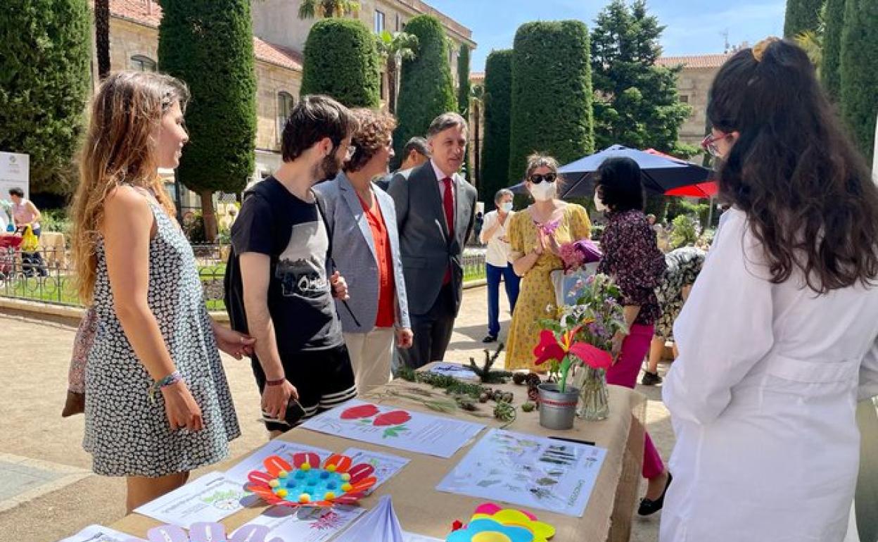 Ayuntamiento e IRNASA-CSIC llevan la Ciencia de las plantas a las calles de la ciudad de Salamanca