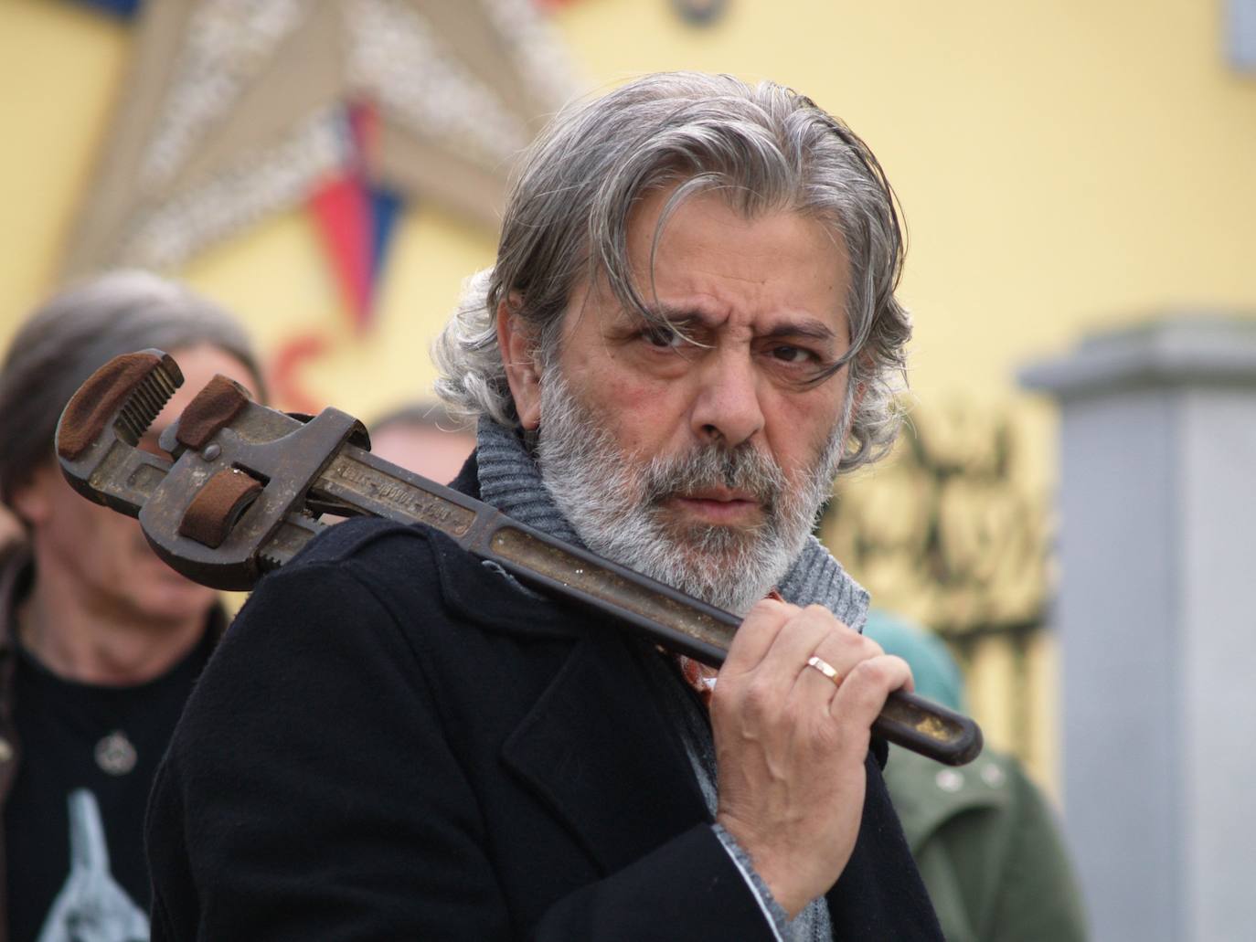 Chete Lera, en una escena de la película 'Los muertos van deprisa'.