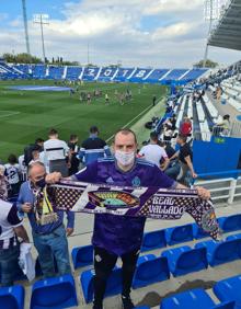 Imagen secundaria 2 - Arriba Rubén Mayo en el Reale Arena, en la foto de la izquierda en Mestalla y a la derecha en Butarque. 