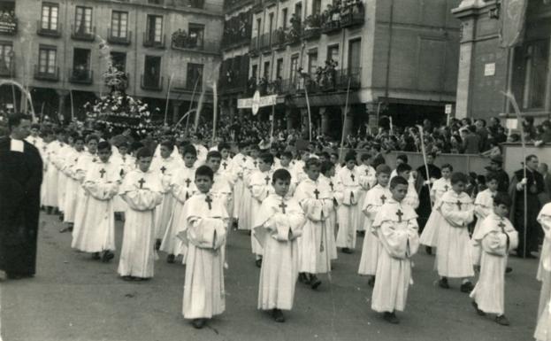 Los escolanos, en la procesión del Domingo de Ramos.