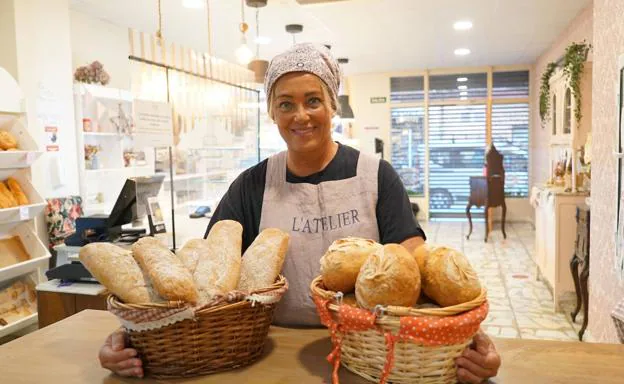 Macarena Sánchez, en su panadería L'atelier.