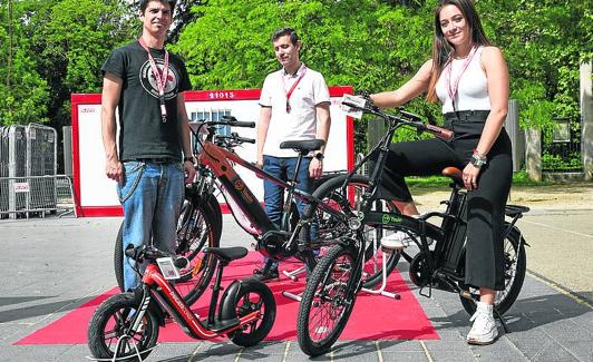 Bicilcetas eléctricas y patinetes eléctricos de MediaMarkt en la exposición Ecomobility 2022.