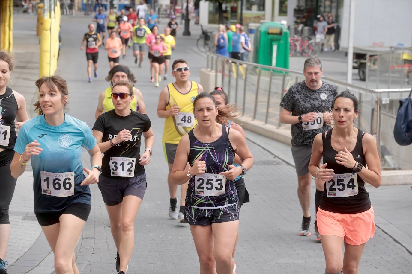 Fotos: La Carrera de La Antigua reúne a medio millar de atletas en Valladolid (1/3)